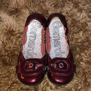 BERNARDO flats with buckle Size 6M
